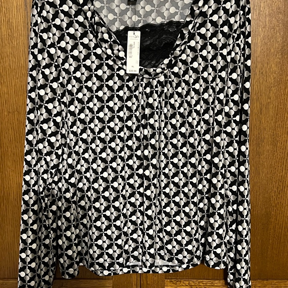JCPenney Black and White Graphic Long Sleeve Blouse